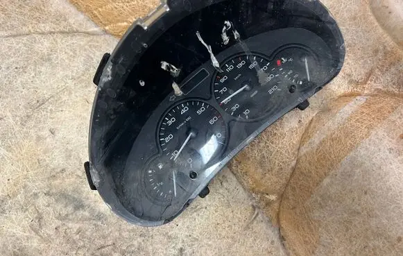 Citroen Berlingo Speedometer (instrument cluster) 9662745180 000708613 DF023328