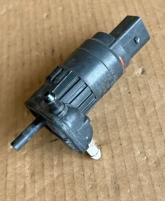 Volkswagen Golf IV Windscreen/windshield washer pump 1T0955651A 009155 SG712