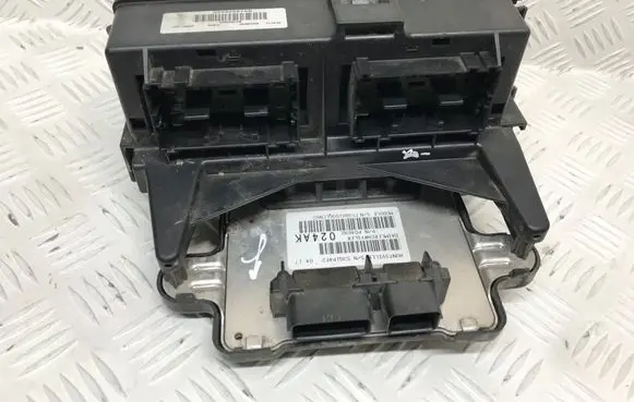 Jeep Grand Cherokee (WK) Fuse box set P04692017AK P04692024AK 04692087AB
