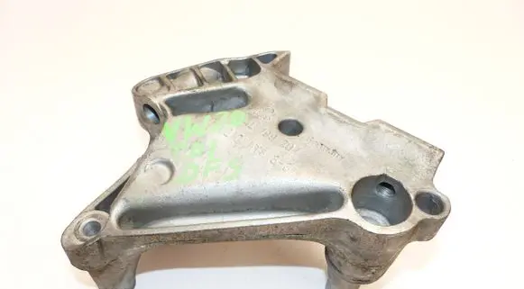 Volkswagen Caddy Engine mounting bracket 04L199207 V210