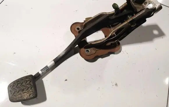 Toyota Avensis T220 Brake pedal 