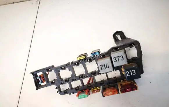 Volkswagen PASSAT B5 Fuse box set 8d1937545