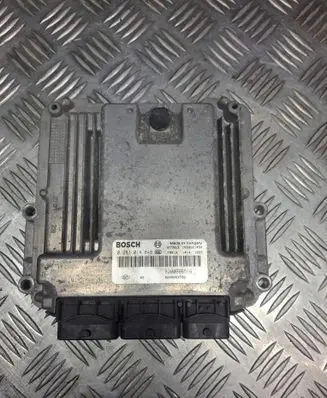 Opel Vivaro Engine control unit/module 0281014648 8200823728 8200666516