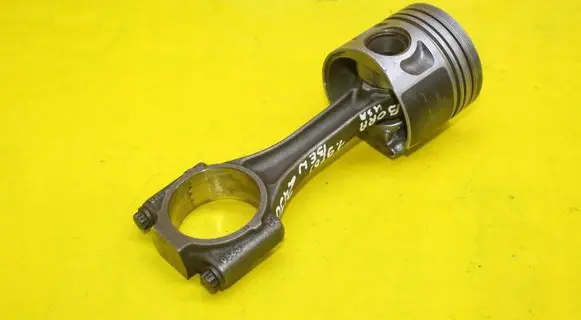 Volkswagen Bora Piston with connecting rod 038G