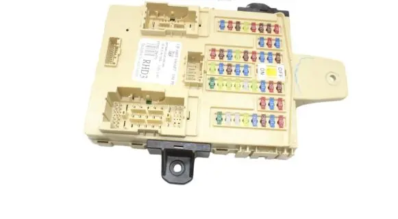 Hyundai Santa Fe Fuse module 919502W570