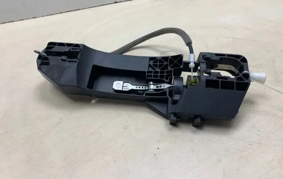 Rear door exterior handle/bracket