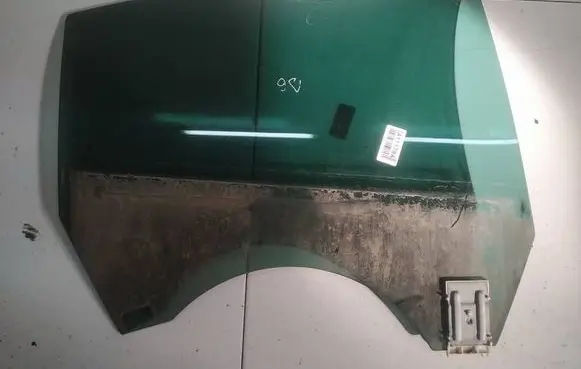 Volkswagen PASSAT CC Rear door window glass AS3