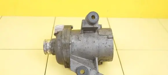 BMW 3 E90 E91 Water pump 70285320 24SP31