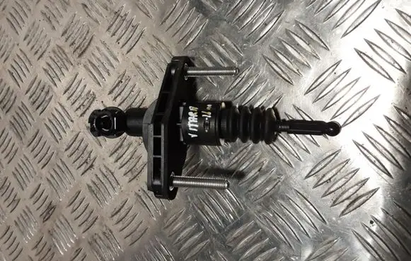 Suzuki Vitara (LY) Clutch master cylinder