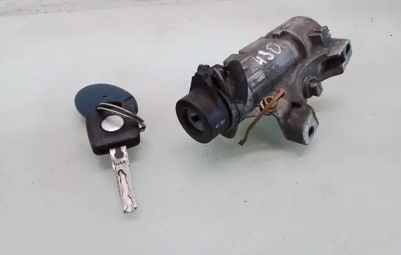 Volkswagen Golf IV Ignition lock 4B0905851
