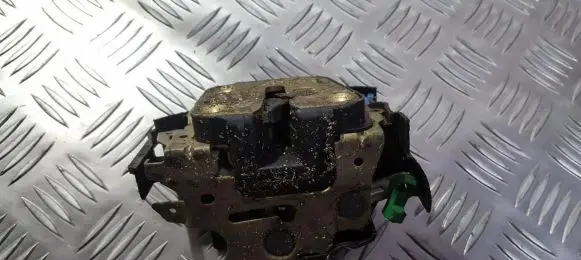 Subaru Legacy Front door lock