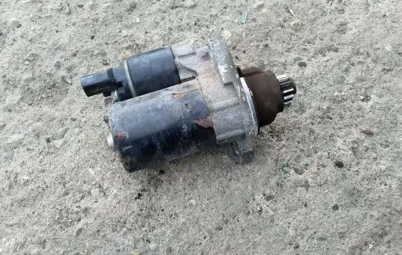 Volkswagen Golf V Starter motor