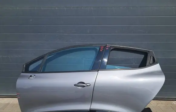 Renault Clio IV Front door