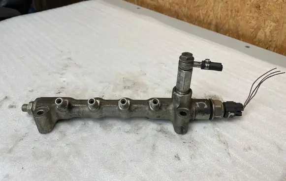 Opel Astra J Fuel main line pipe 55PP0501