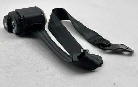 Volkswagen Tiguan Middle seatbelt (rear) 5M0857807B 34052117 092223Z