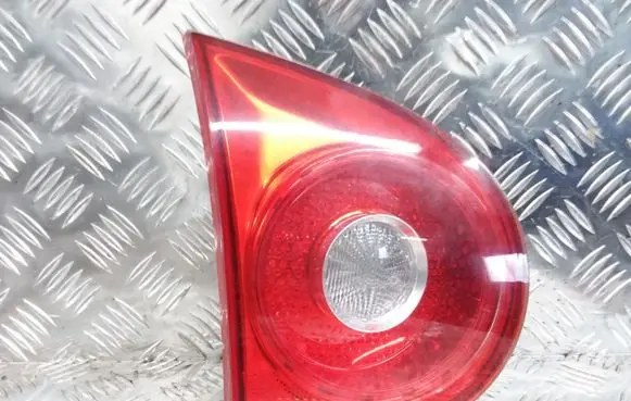Volkswagen Golf V Tailgate rear/tail lights 1K6945093F 028500104A 00084322