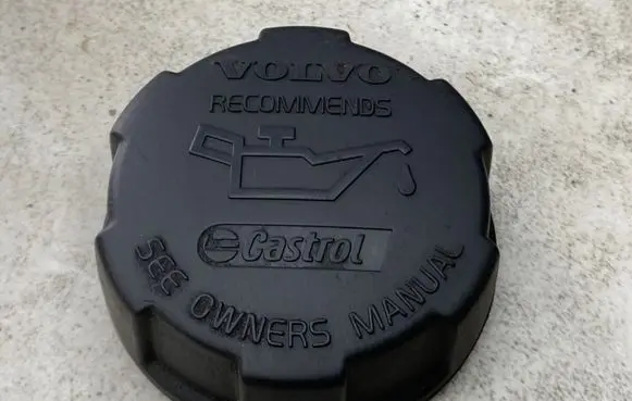 Volvo V70 Oil filler cap 