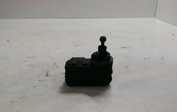 Headlight level adjustment motor