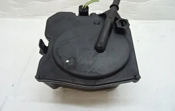 Peugeot 307 Fuel filter housing 867101703