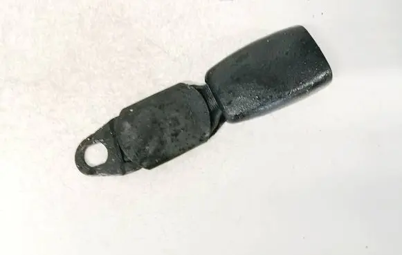 Chrysler Voyager Middle seatbelt buckle (rear) 