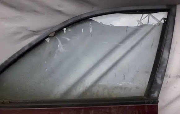 Mitsubishi Galant Front door window glass four-door