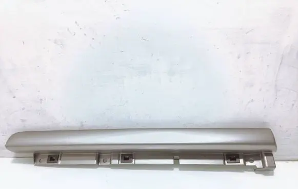 Dashboard glove box trim
