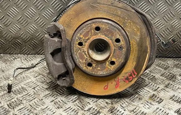 Volkswagen Golf IV Front wheel hub