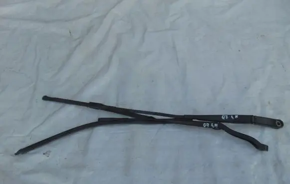 Audi Q7 4M Front wiper blade arm 8745236985