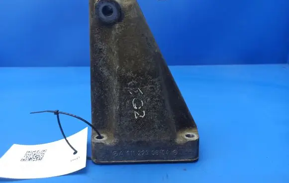 Mercedes-Benz C W203 Engine mounting bracket A6112230804