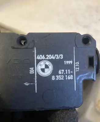 BMW 7 E38 Fuel tank cap lock motor 8352168