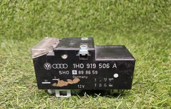 Volkswagen Vento Coolant fan relay 1H0919506A