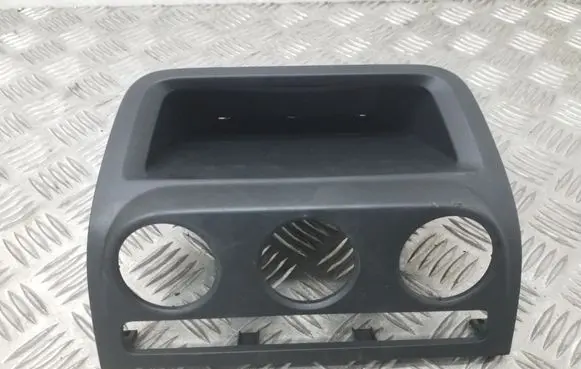 Volkswagen Tiguan Climate control/heater control trim 5M0820075 5M0820039