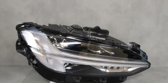Volvo S90, V90 Headlight/headlamp 31655795