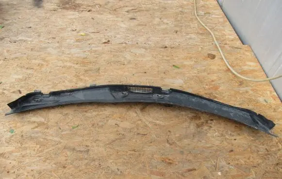 Mercedes-Benz SL R231 Wiper trim 2318300028