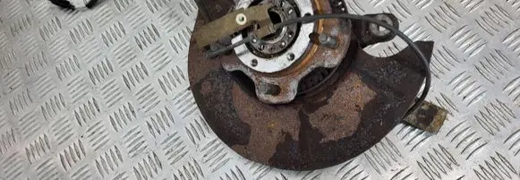 Suzuki Grand Vitara I Front wheel hub spindle knuckle