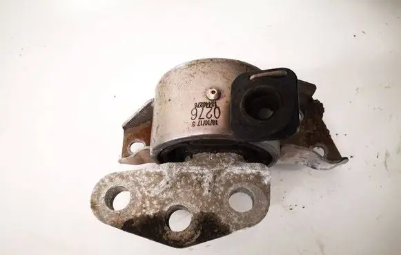 Opel Corsa E Engine mount bracket 13440276