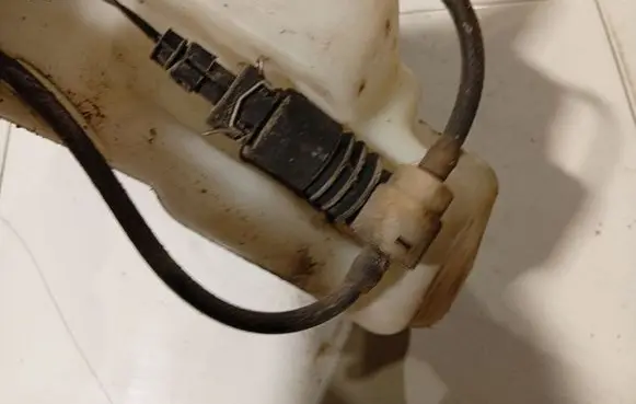 Opel Astra G Windscreen/windshield washer pump