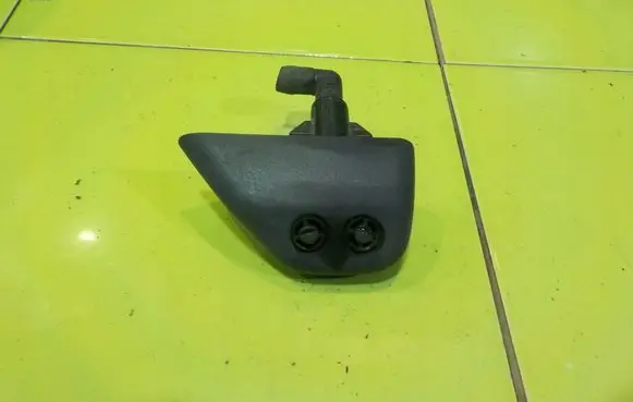 Land Rover Freelander 2 - LR2 Headlight washer pump PRZOD