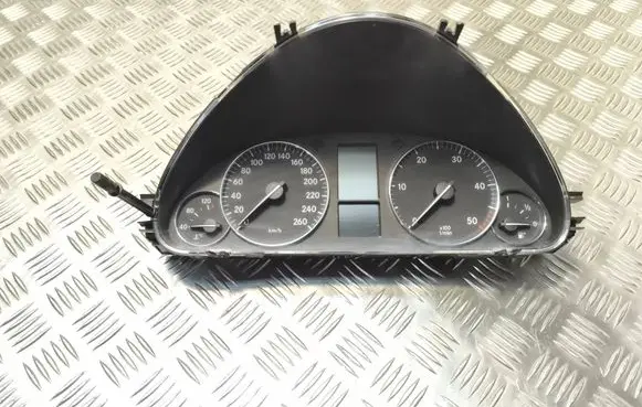 Speedometer (instrument cluster)