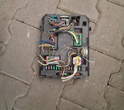 Citroen C5 Fuse module 9666952280