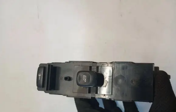 Volvo V70 Electric window control switch 30658147 04W18E MP18CA00211