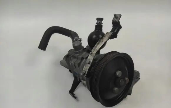 BMW 5 E60 E61 Power steering pump 6761414023
