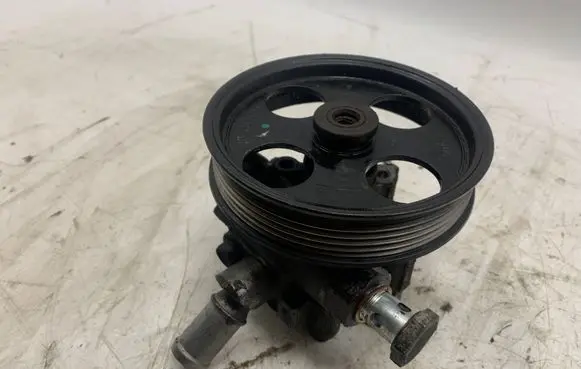 Opel Insignia A Power steering pump 55563329