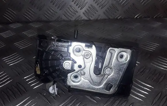 Renault Sandero II Rear door lock