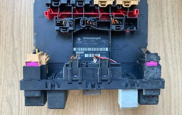 Volkswagen PASSAT B6 Comfort/convenience module 3C8937049E