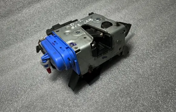 Audi A8 S8 D2 4D Rear door lock 4D0839016D