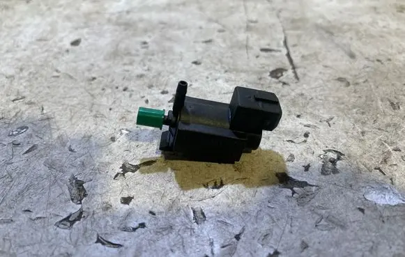 BMW 7 E65 E66 Turbo solenoid valve 70012300 02T009 7516375