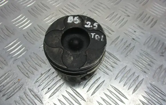 Volkswagen PASSAT B5.5 Piston 