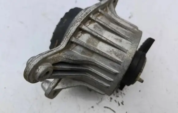 Mercedes-Benz E W213 Engine mount bracket A2132400600