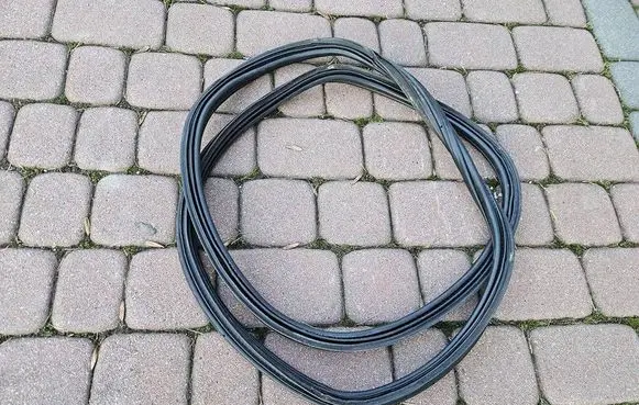 Opel Adam Trunk rubber seal (body) 13352790-